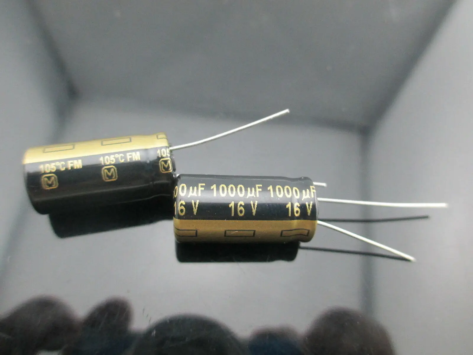 10pcs JAPAN Panasonic FM 1000uf 16V 1000mfd  Impedance Electrolytic Capacitors