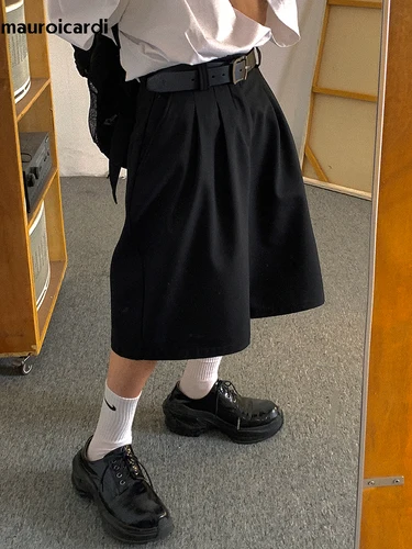 Imagen 1 del producto Mauroicardi Primavera Verano suelto Casual suave negro plisado pantalones cortos para hombres con cintura alta pantalones cortos rectos ropa 2024