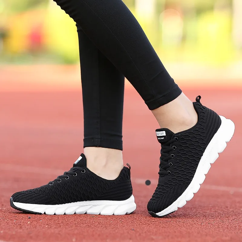 Zapatos ligeros y versátiles para mujer, zapatillas deportivas informales con cordones, a la moda, novedad de primavera, 2024