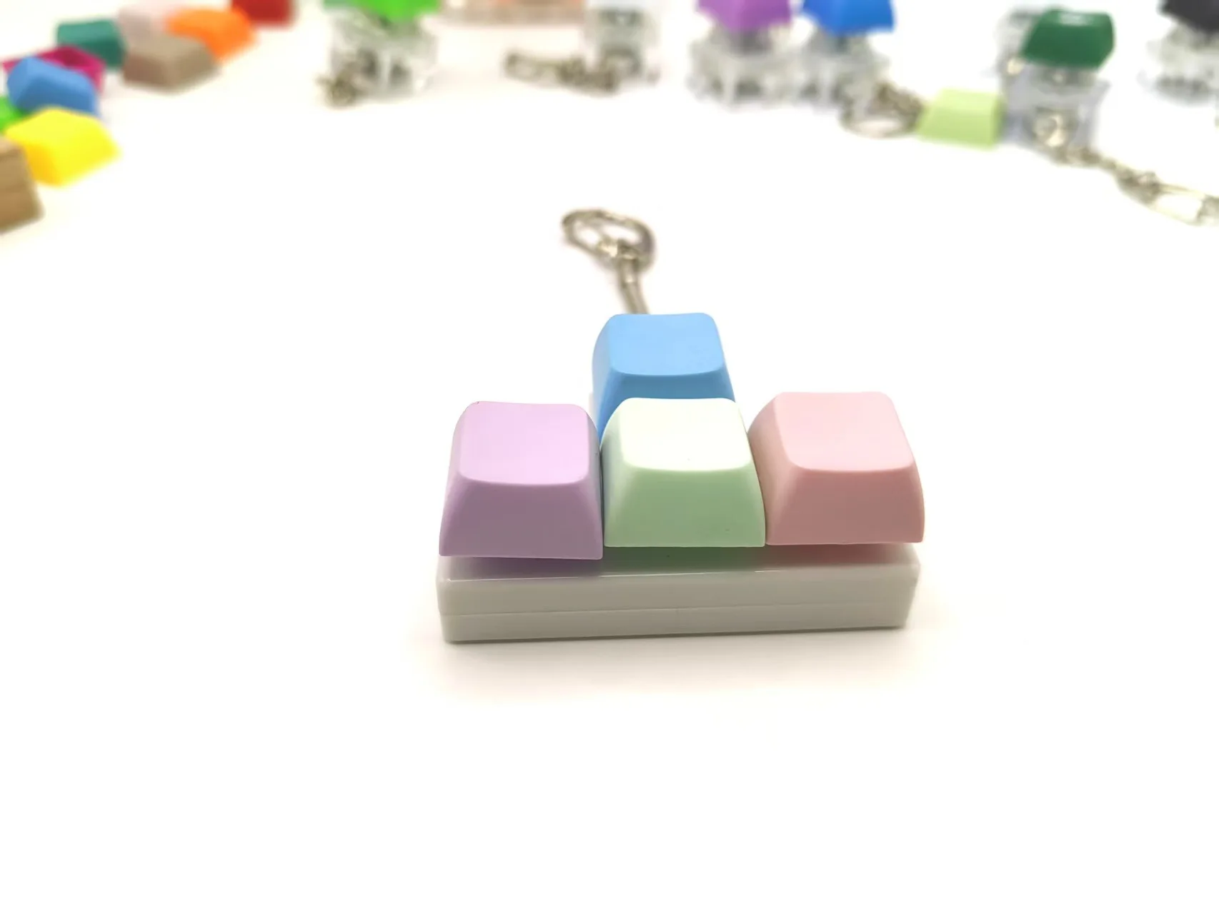 1/4 Key Button Fidget Keychain Clicker Decompression Toys, Finger Toys for Stress Relief, Gifts to Pass The Boring Time