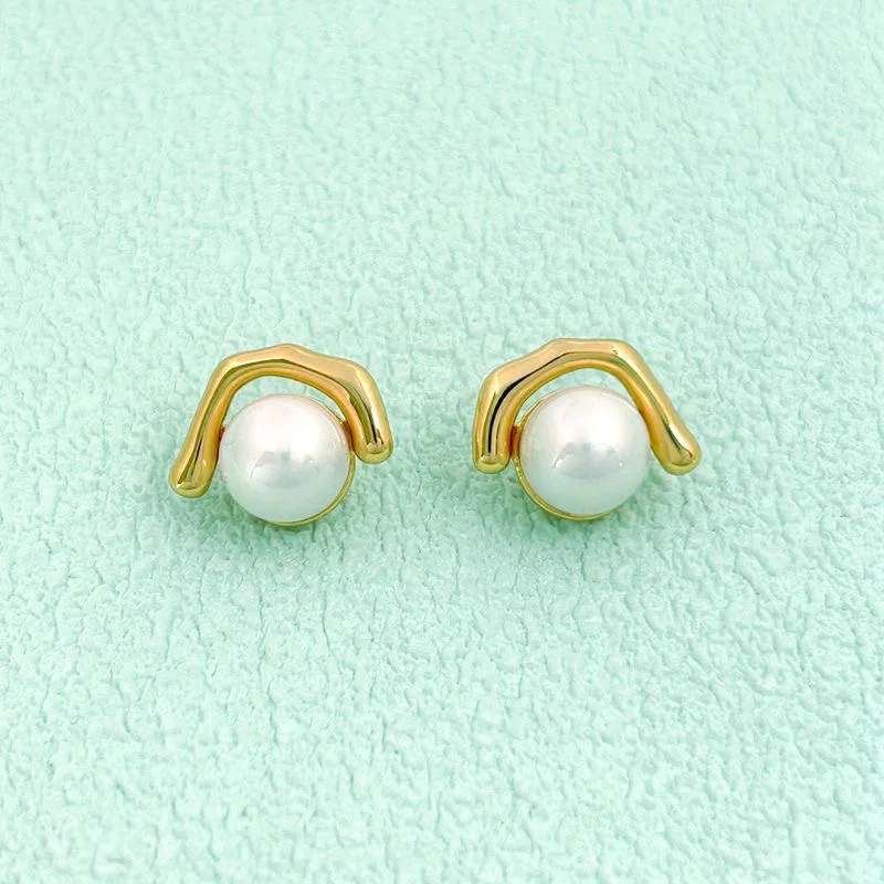 French Retro Personality Gentle Temperament Elegant Stud Earrings Suitable For Women To Wear