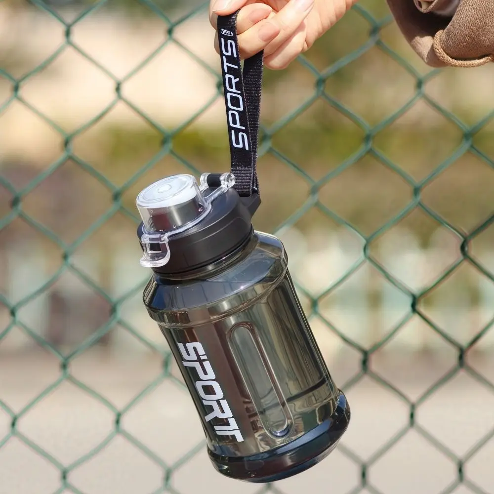 

Straw Sports Water Cup 850/1300ml Transparent Fitness Water Bottle with Carrying Rope Dustproof Fitness Drinking Bottle Running