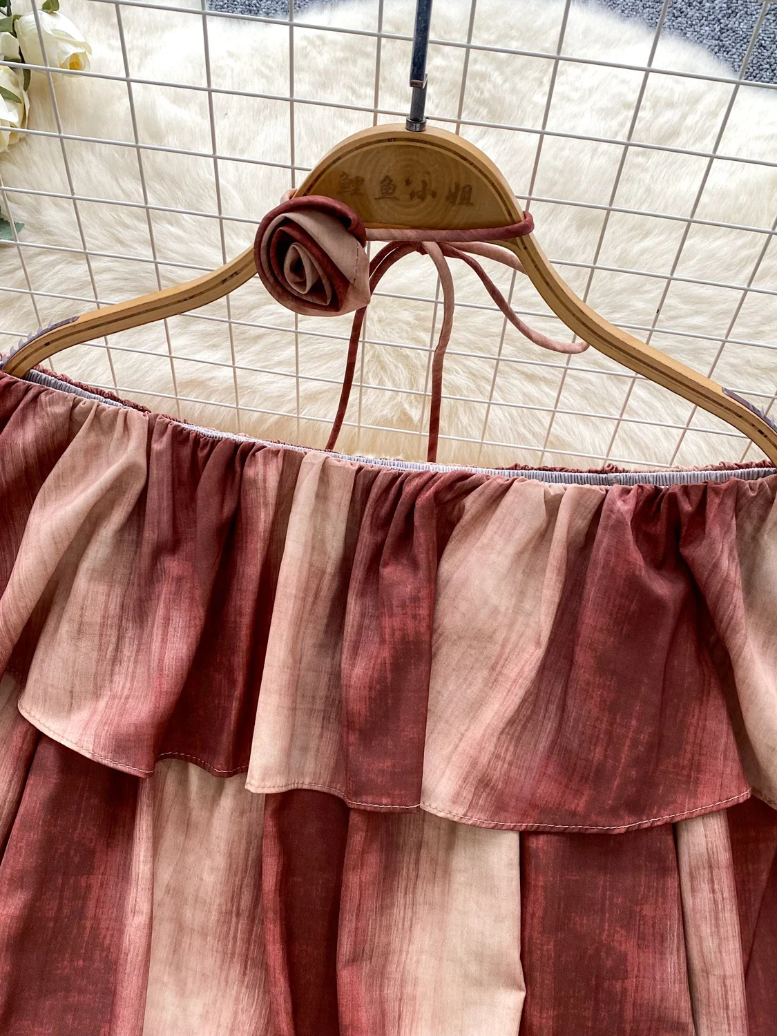 Blusa fena com estampa solta e emaecedora, estilo coreano, manga crida, ombro à mostra, csa floral, roupa de outono