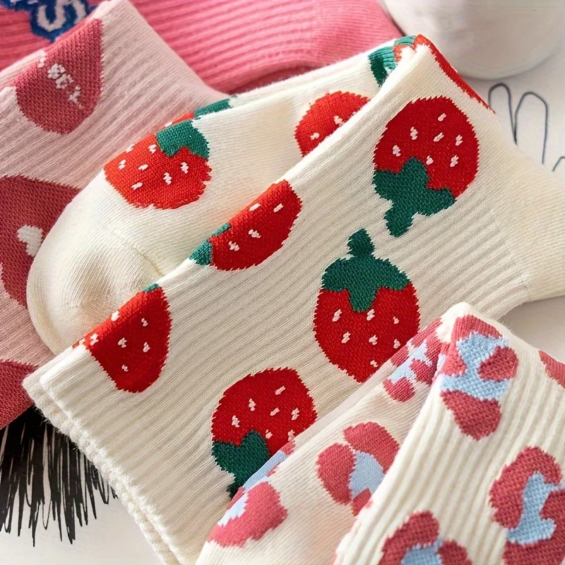 5 Paar saisonale, trendige, süße, vielseitige, modische, lange Sportsocken mit Erdbeer- und Blumenmuster für Damen – Detail 4