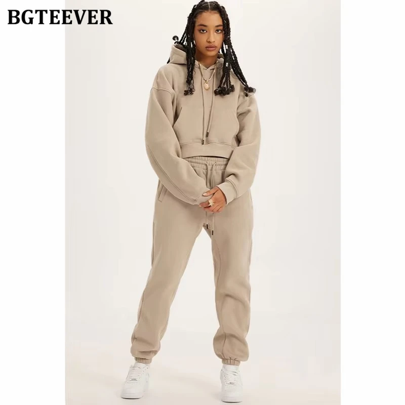 

BGTEEVER Stylish Loose Thicken Fleece Wam Tracksuits for Women Pockets Sweatshirts HoodiesWomen Drawstring Pants Warm Outfits Wi