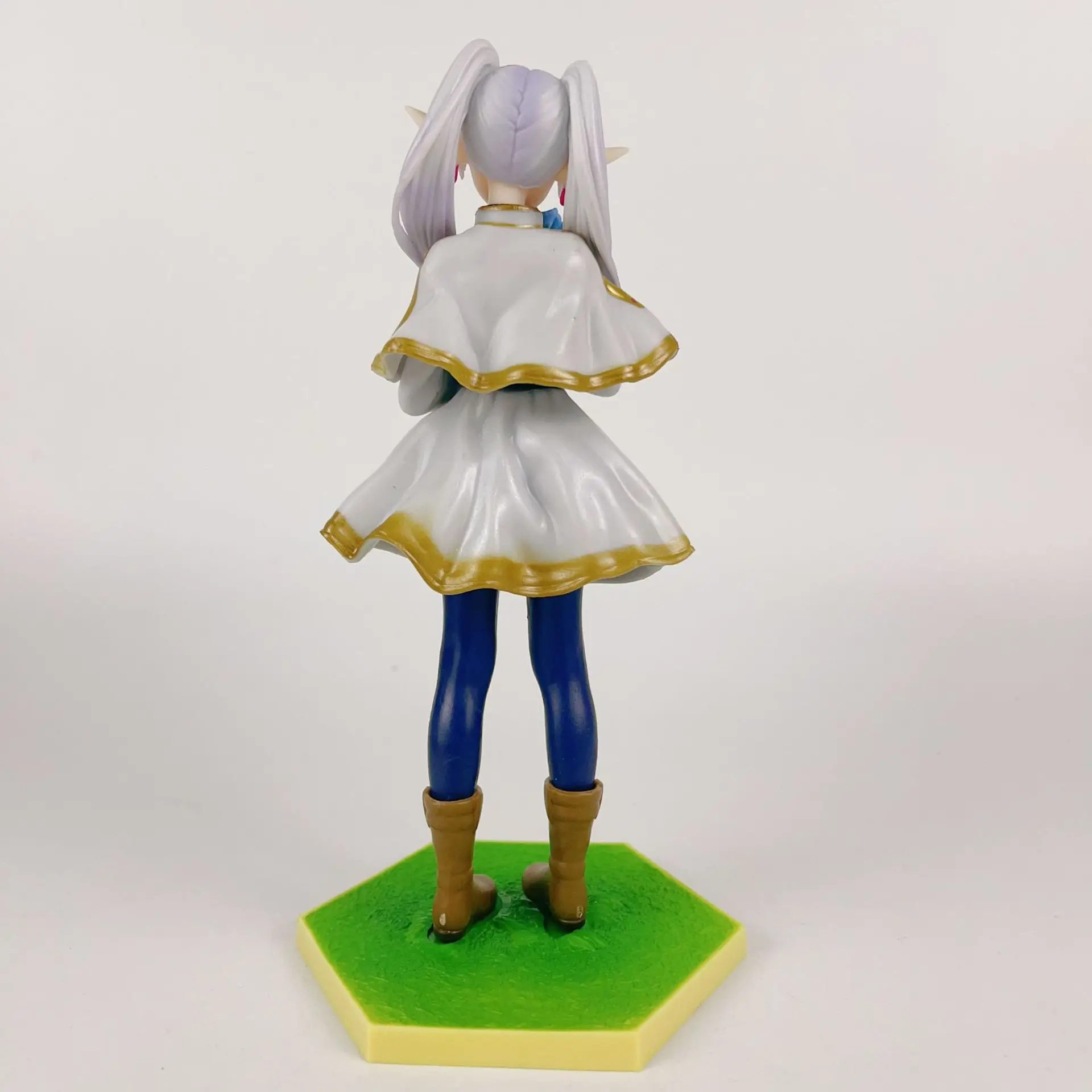Figurine Frieren 21 Cm – PVC De Qualité – Posture Debout Avec Base – Décoration Anime – Collection