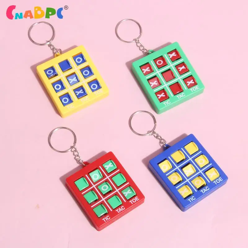 

1Pc Mini Interest Tic-tac-toe Game Keychain Pendant Puzzle Decompress XO Spin Chess Game Children's Toys Random Color