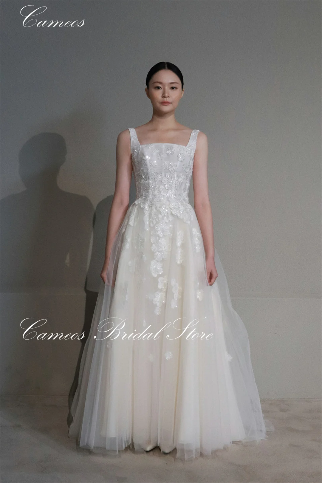 

SONDR Korea A-Line Ivory Regular Straps Wedding Dress Custom Made Formal Bride Dress 웨딩드레스 Appliques Wedding Gown Bridal