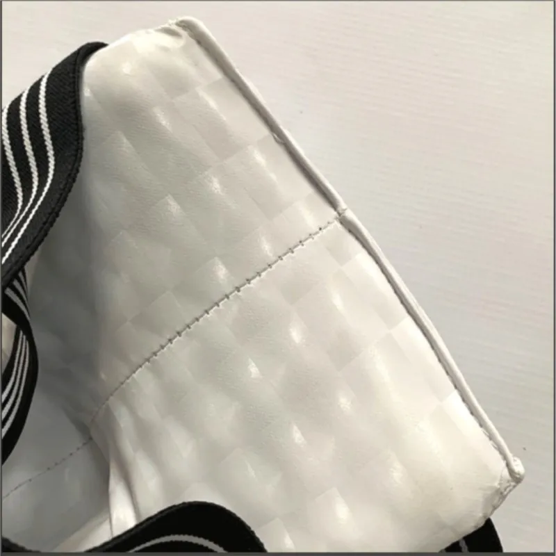 Hot koop volwassen mannelijke rode MMA kruisbeschermer TKD Karate Lies Guard Kind mannen Liesbeschermer kickboksen bescherming jockstrap