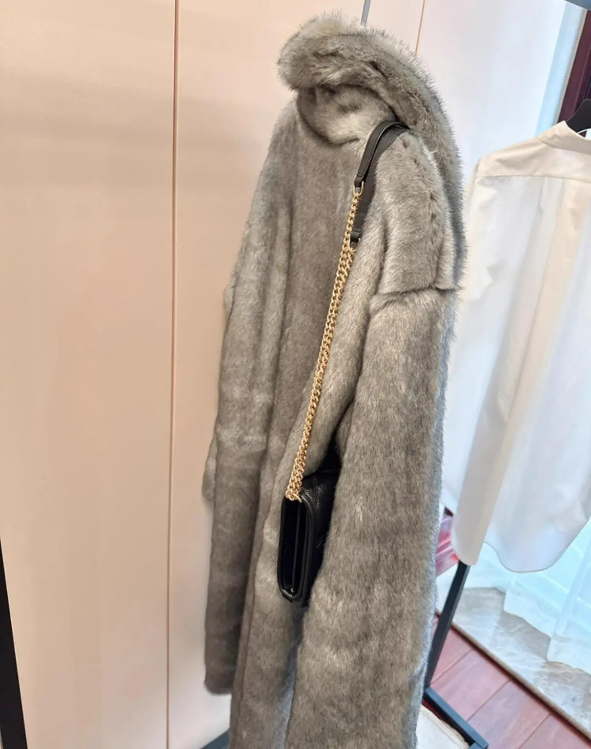 High Quality Winter Lapel Collar Hairy Shaggy Gray Faux Mink Fur Coat Women Long sleeve Furry Fur Warm Midi Outerwear Trendy