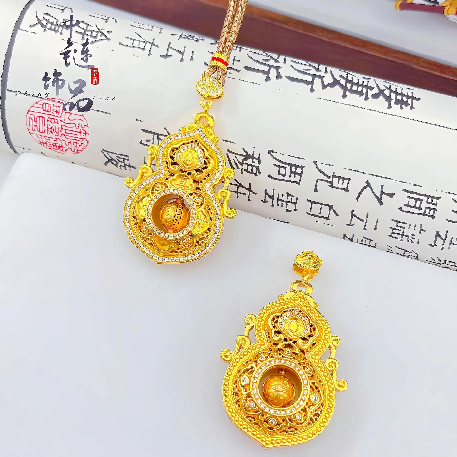 9999 gold diamond-set four-beauty hollow filigree rotating gourd pendant - gourd pendant