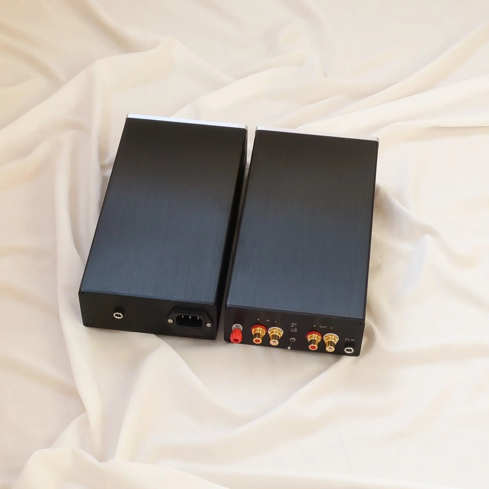 Split MM/MC dynamic magnetic, head amplifier vinyl singing, discrete components Class A circuit