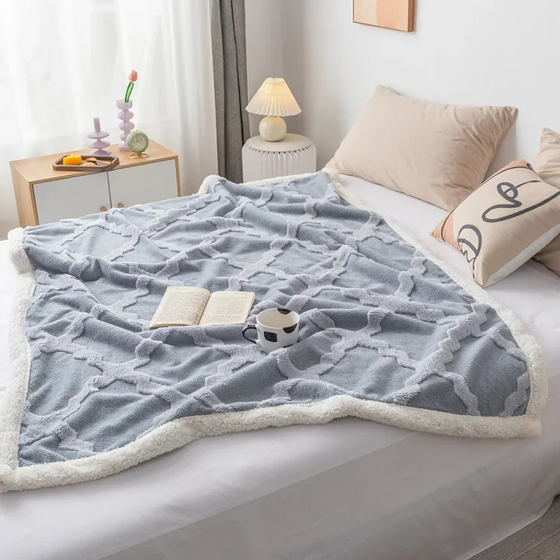 Diamond Patterned Lamb Plush Blanket Double Layer Thickened Nap Leisure Throw Four Seasons Bedspread on The Bed Modern Travel