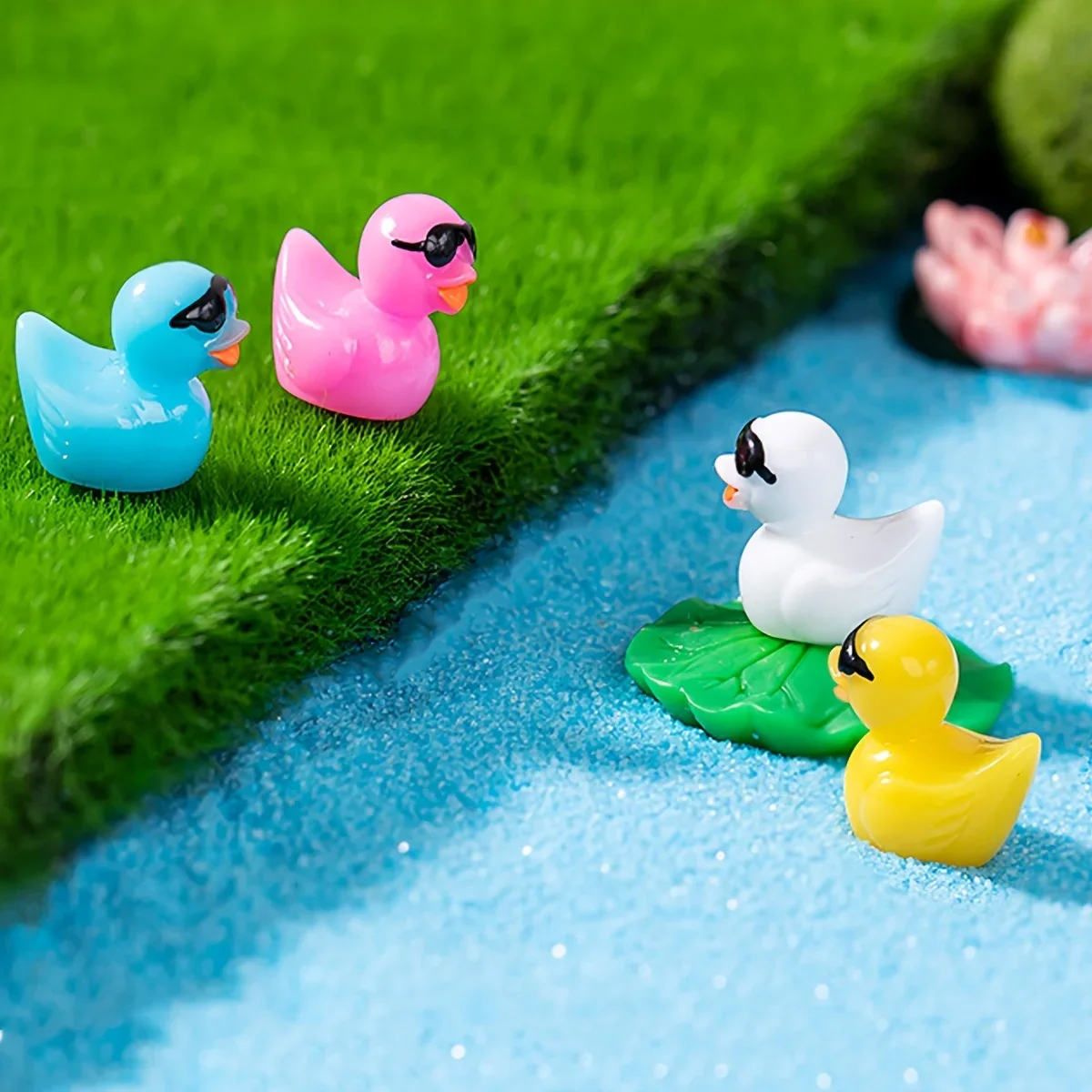 50/100pcs Mini Resin Duck Figurines with Sunglassesfor Miniature Garden Decoration, DIY Craft, Slime Kit Cake Topper Party Decor