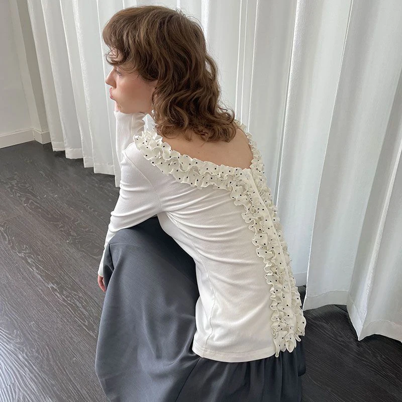 เสื้อยืดแขนยาวทรงเข้ารูปแต่งระบายลายจุดสไตล์หวานซ่อนเปรี้ยวสำหรับผู้หญิง ใส่ได้ทุกโอกาส เหมาะกับฤดูใบไม้ร่วง