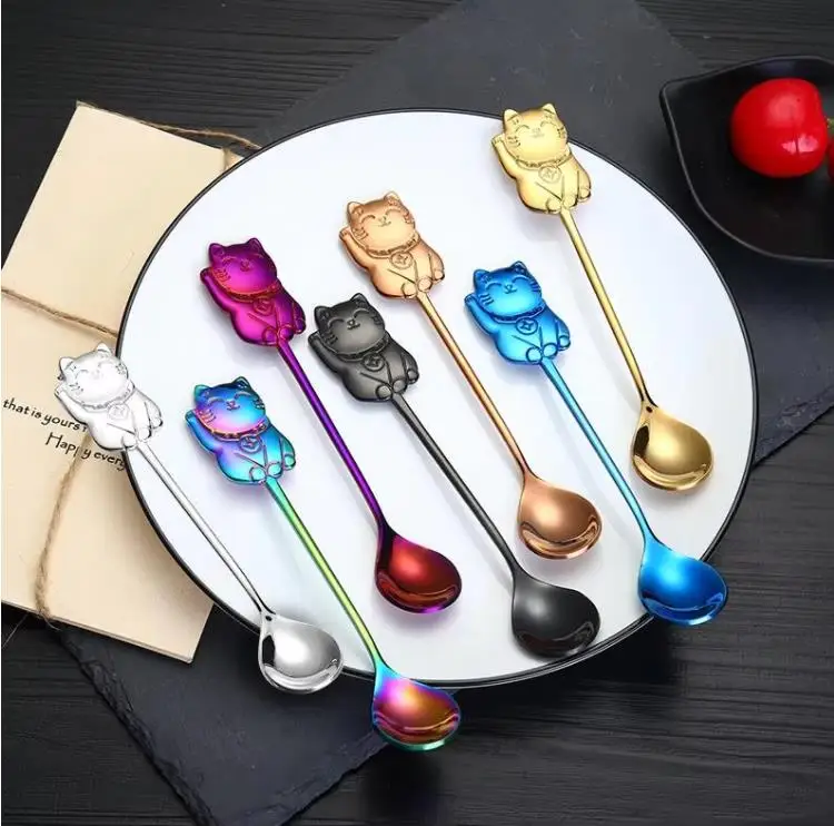 100pcs/lot Lucky Cat Coffee Stir Spoon Colorful Stainless Steel Dessert Pudding Tea Scoop Kitchen Tableware Cup Decor ni178