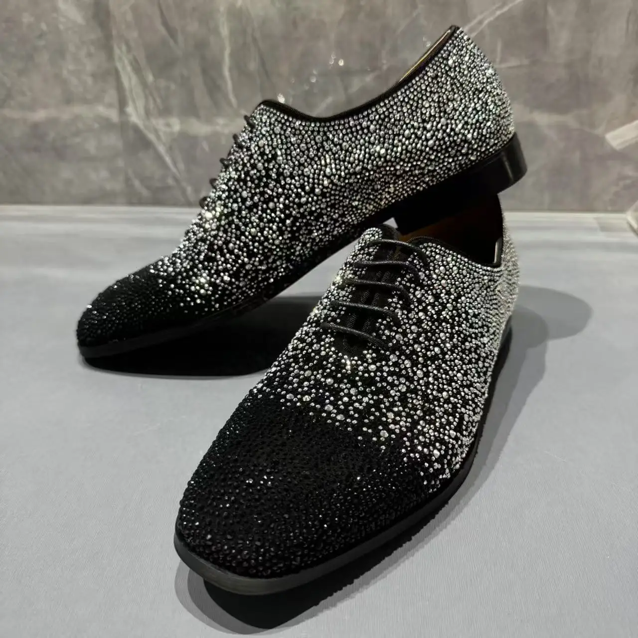 Black Diamond Lace Up รองเท้าผู้ชายผู้ชายรองเท้าตื้นปั๊มคุณภาพสูงรองเท้าแฟชั่นขนาด 47 Zapatillas Mujer