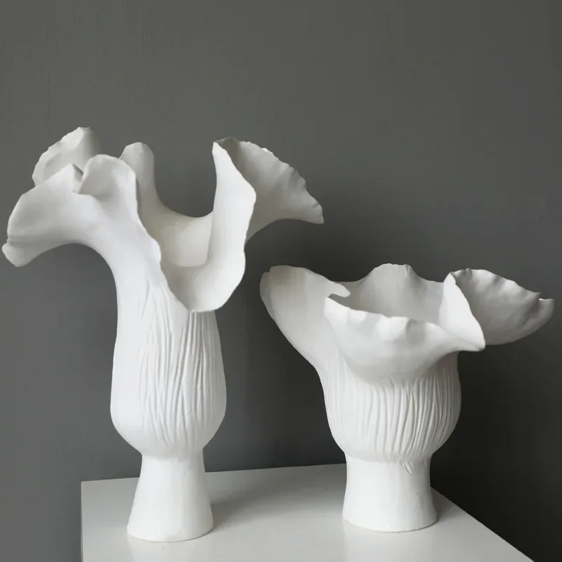 Ceramic Vase White Handicraft in The Shape of Irregular Flower Buds Flower Vase Floral Arrangement Accessories Home Decoration