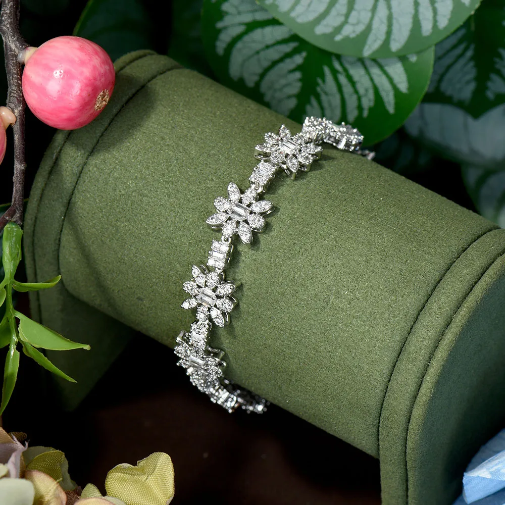 

HIBRIDE Luxury Cubic Zirconia Flower Bracelets For Women Charm Bracelets & Bangles Female Bridal Wedding Jewelry B-184