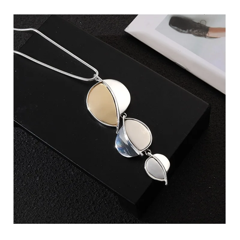 

Special for New Necklaces, Retro Long Peach Heart Pendant, Metal Women's Sweater Chain.