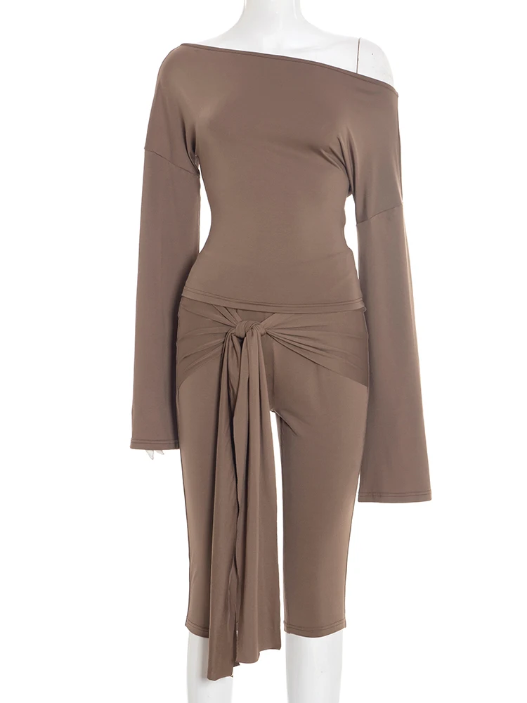 ชุดเซ็ต 2 ชิ้น เสื้อครอปเปิดไหล่+กางเกงขาสั้นรัดรูปผูกโบว์ สไตล์สตรีทแวร์ลำลอง ดีไซน์แปลกตา สำหรับฤดูใบไม้ร่วง