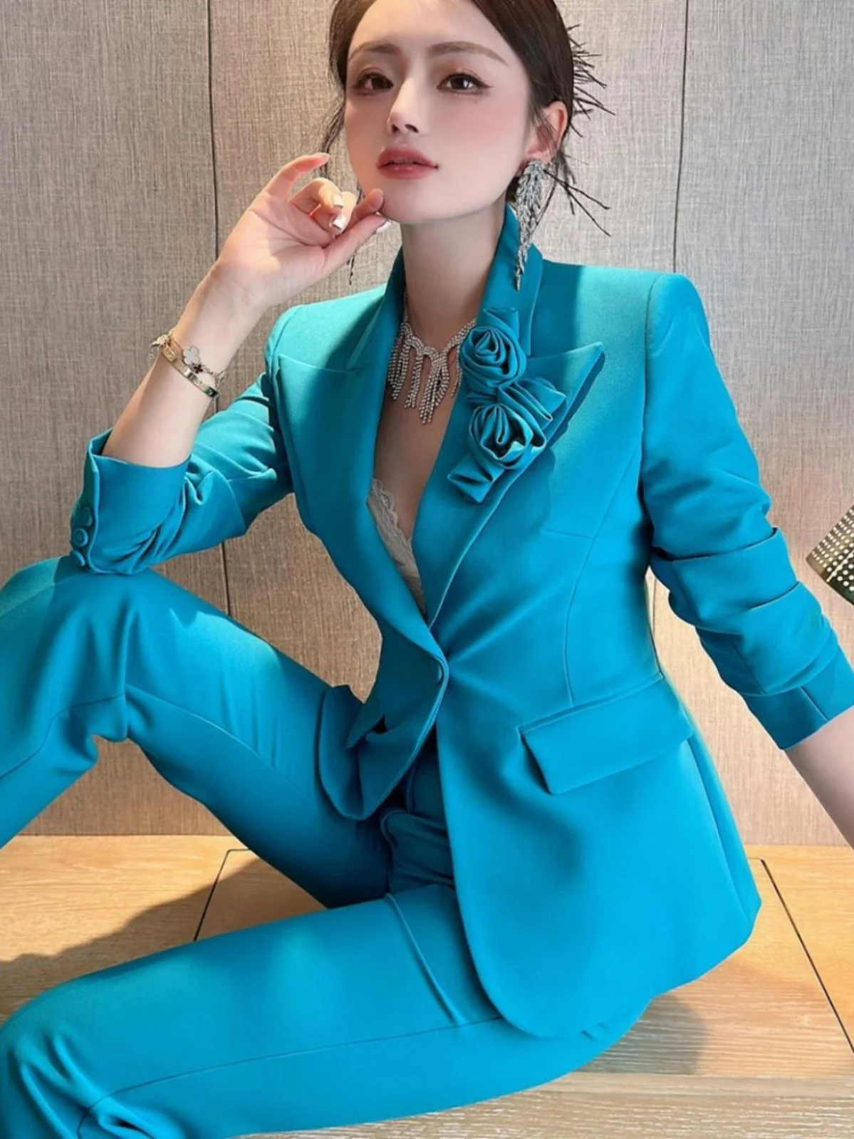 

Fashionable High-End Blue Flower Design Commute Workwear Set Elegant Professional Three-Piece Suit for Women Autumn Spring