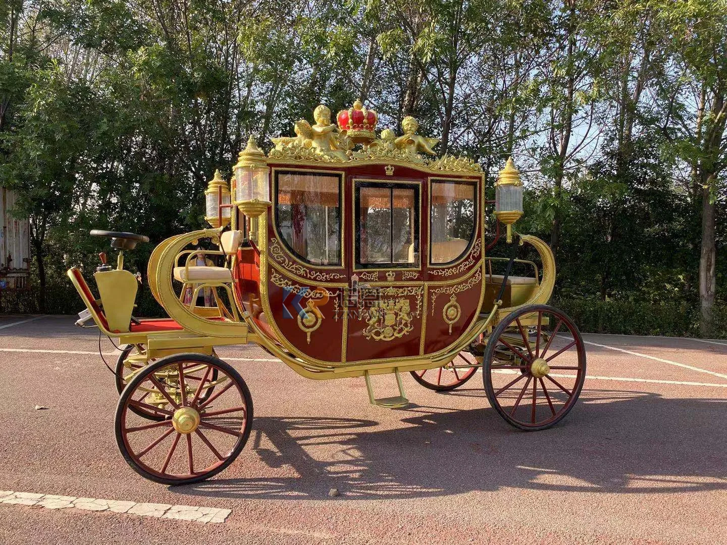 Customized Sightseeing Carriage Royal Horse Carriage Wedding Horse Drawn Carriage Electric Horse Wagon Manufacturer