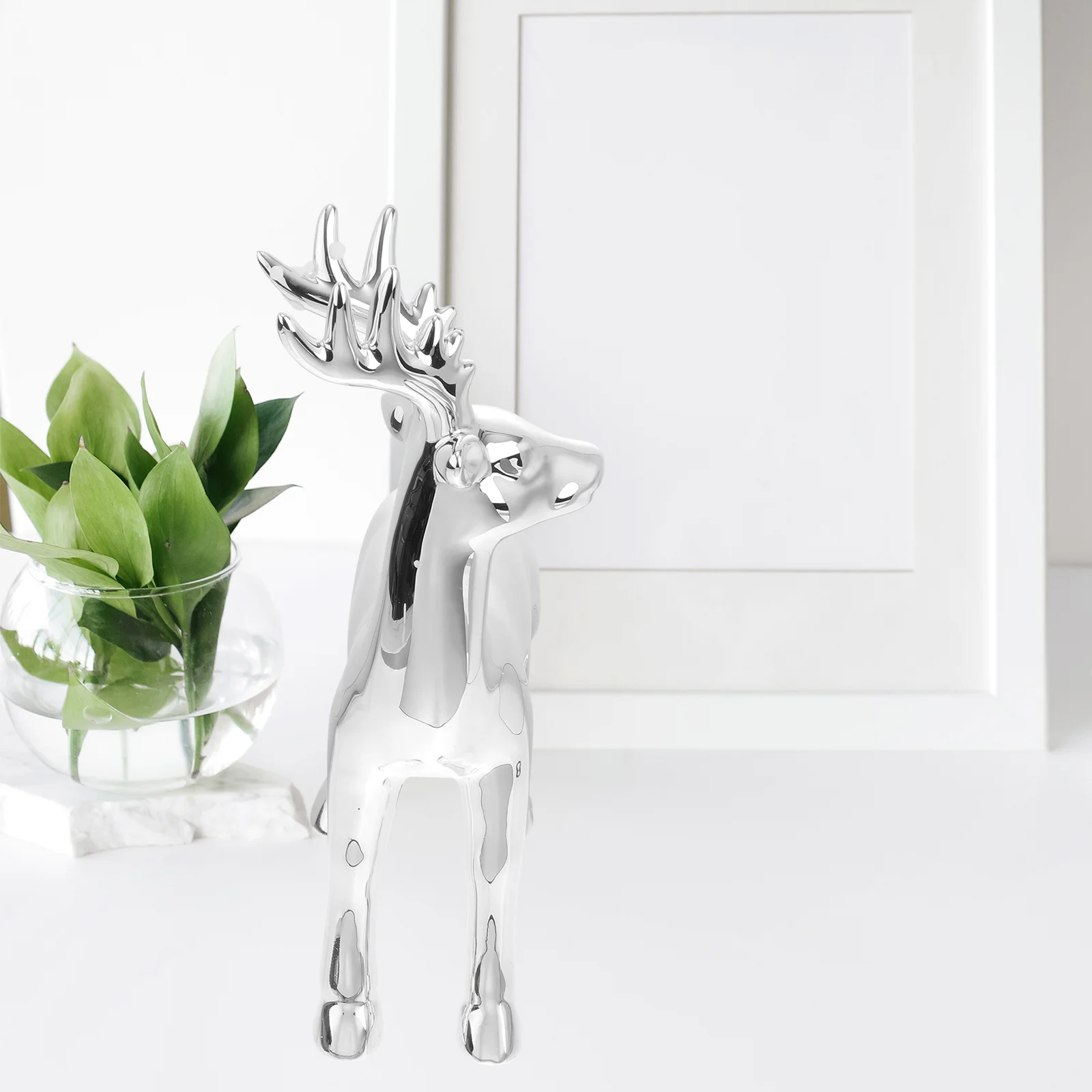 

1Pcs White Pottery Deer Ornament Creative Desktop Decoration Elegant Table Ornament Home Decor White Pottery Craft