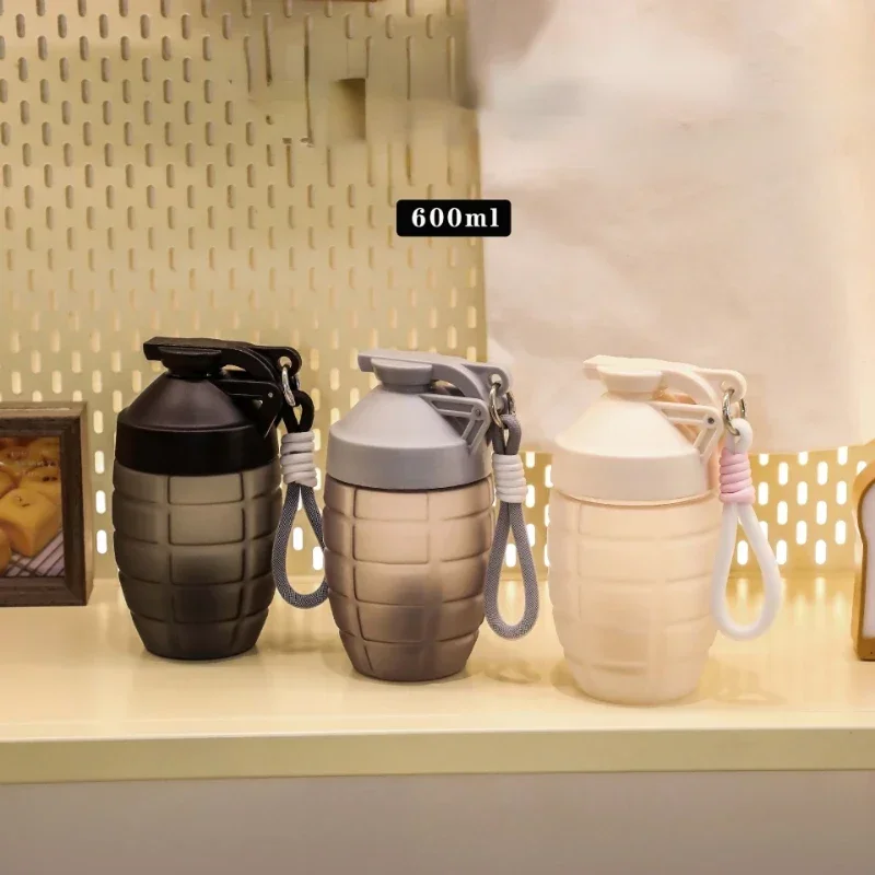 

Детская мультяшная спортивная чашка для воды на открытом воздухе, высокая внешность, большая емкость, универсальный чайник для студентов, сопутствующая чашка