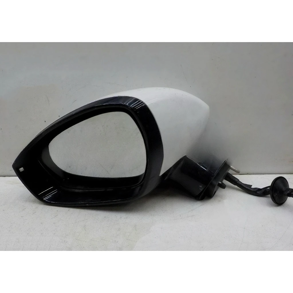 Espejo retrovisor exterior, buen material, alta calidad.