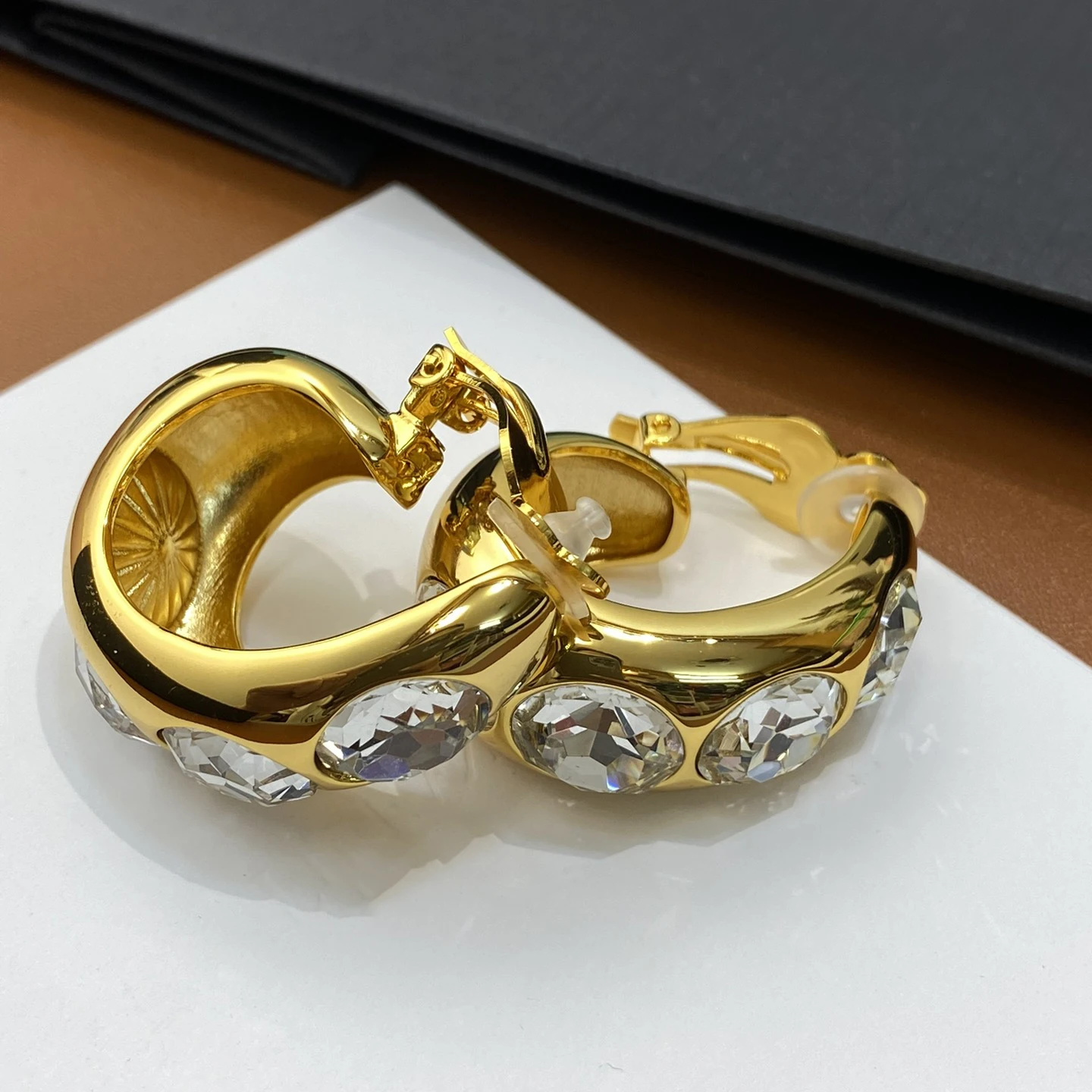 

Vintage Brass Plated Gold Top Quality Crystal Earrings Luxury Ear Clip Women Europe Designers Charm Jewelry