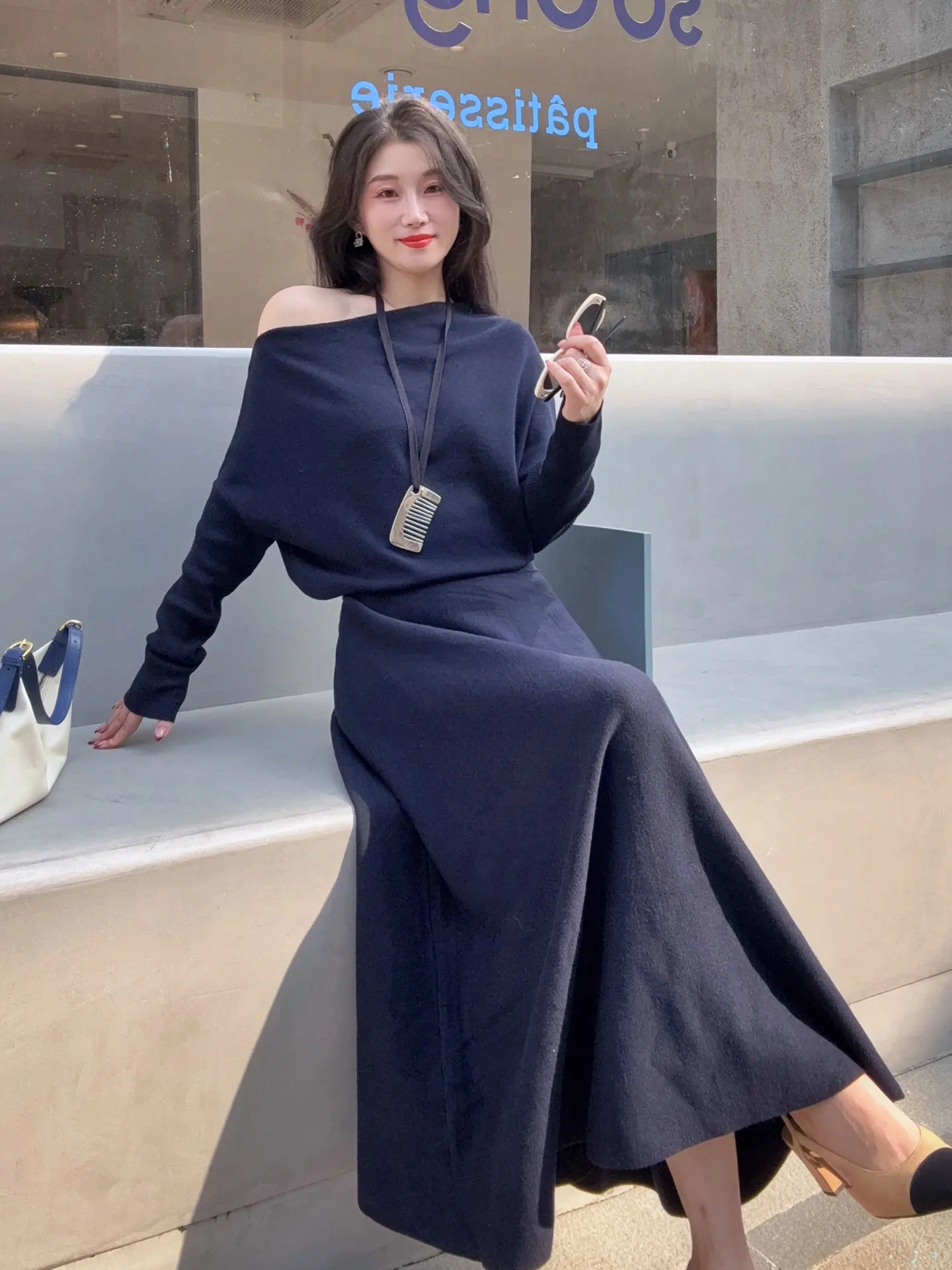 

Комплект из вязаного свитера и юбки из высококачественной шерсти для женщин: весна-осень, свободный крой, асимметричный дизайн, теплый и комфортный.