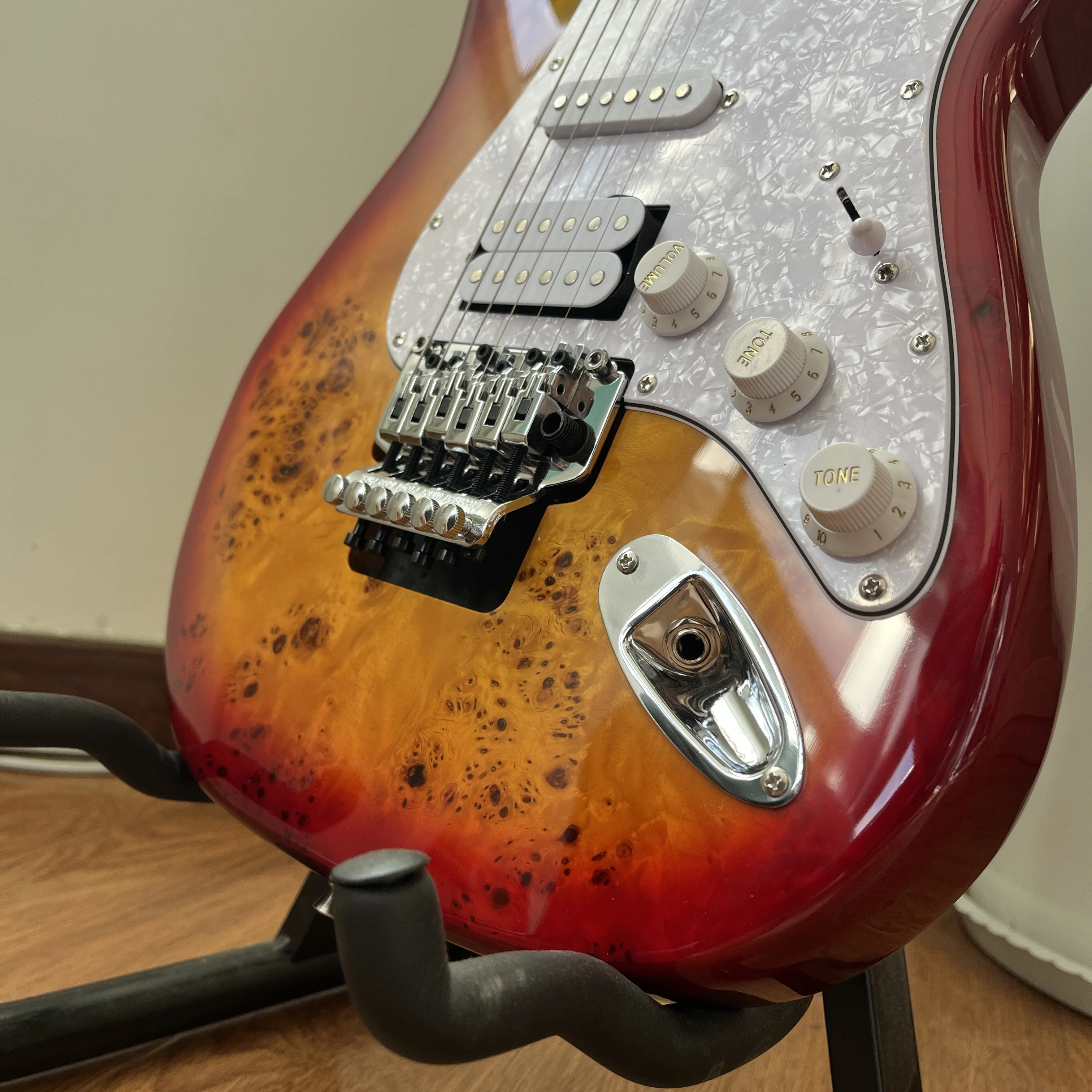 جيتار كهربائي برتقالي مصنوع احترافيًا مصنوع من جسم الماهوجني ولوحة أصابع من خشب الورد. شحن مجاني.