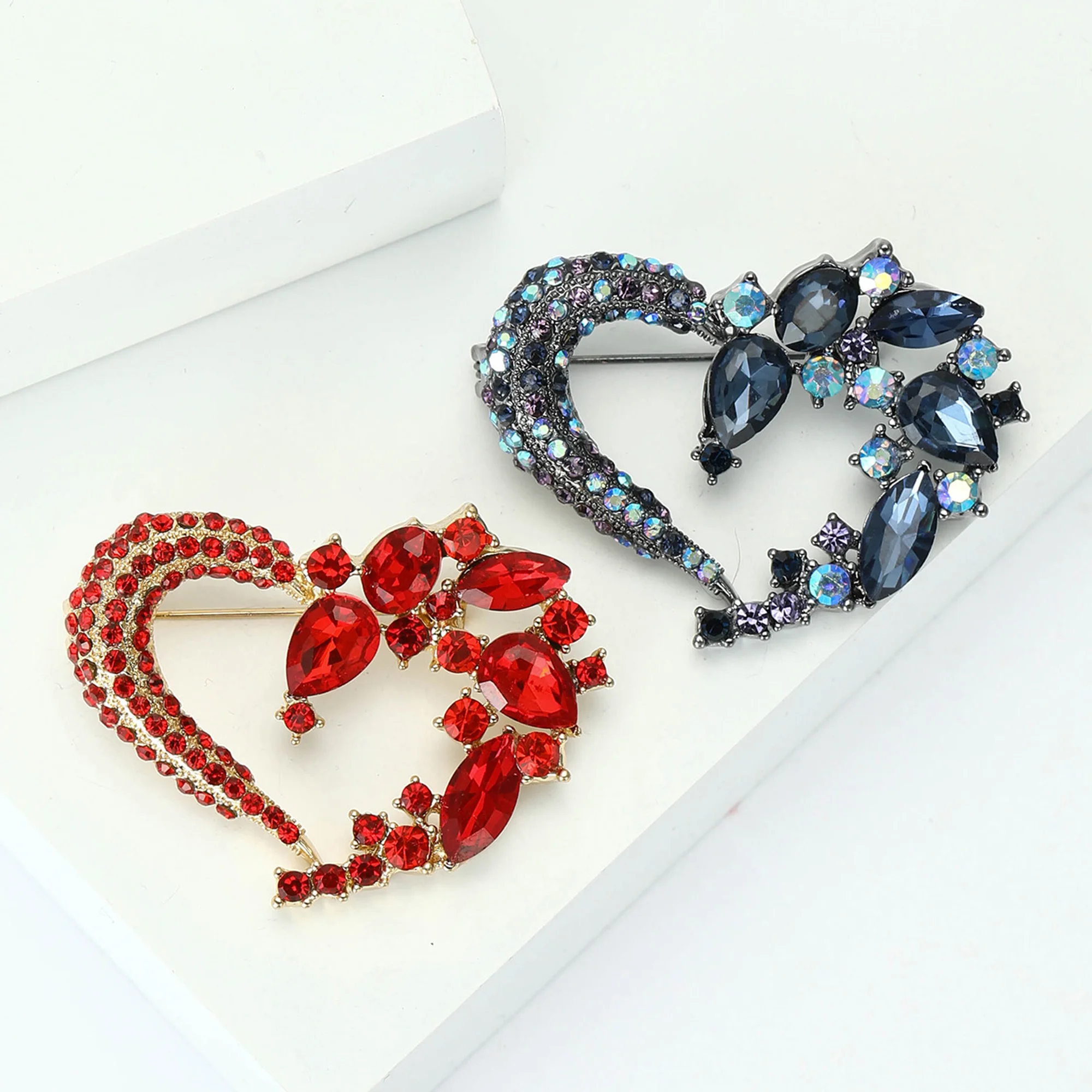 Valentine\'s Day Rhinestone Small Love Pins for Women Unisex Pearl Heart Brooches Office Party Friend Gifts Jewelry Accessories