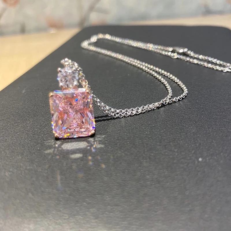 Huitan Luxus rosa Zirkonia Anhänger Halskette neu gestaltete Frauen Hals Accessoires Hochzeits feier Temperament Dame Schmuck