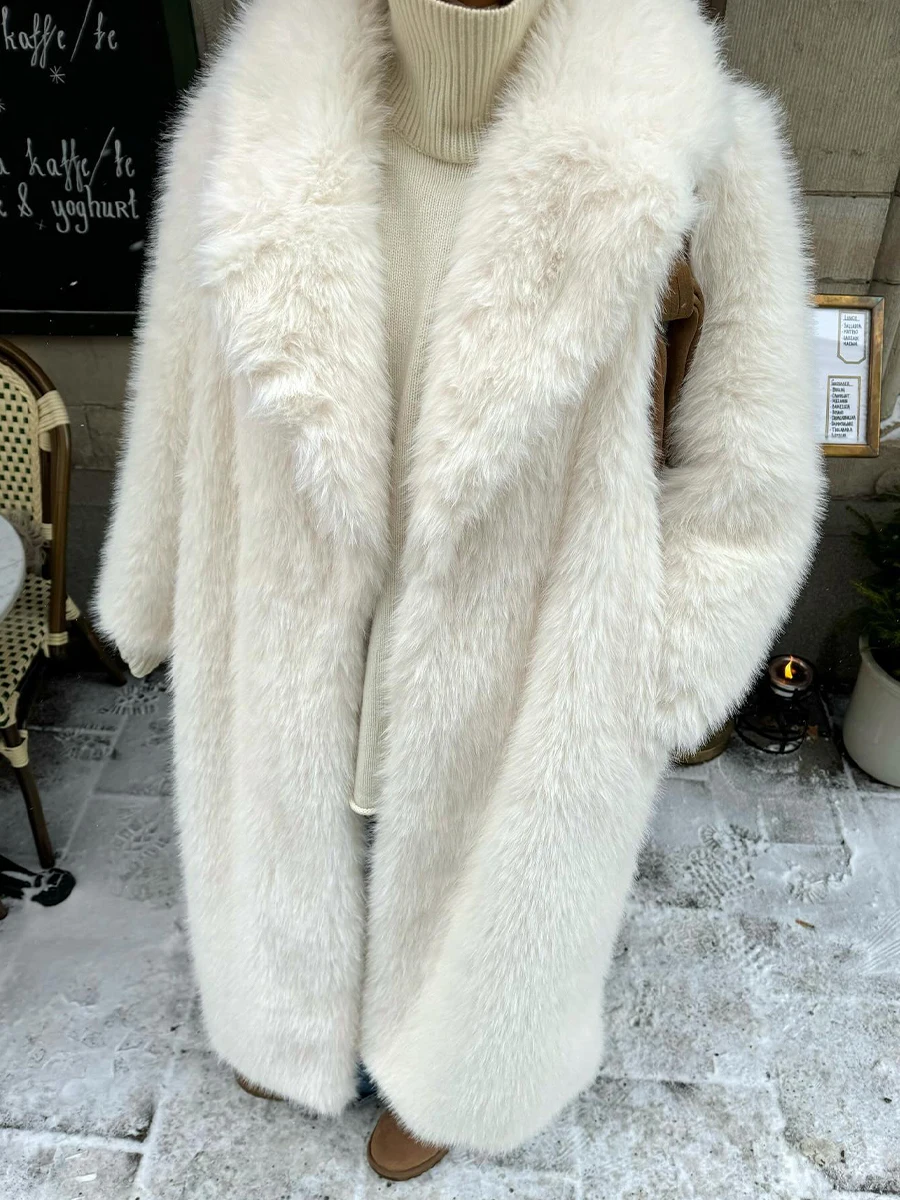 معطف فرو صناعي طويل غامض ممتاز للنساء معاطف ماكسي بيضاء من Chicvibes موضة شتاء 2025 ملابس مميزة مذهلة لحفلات المال القديم