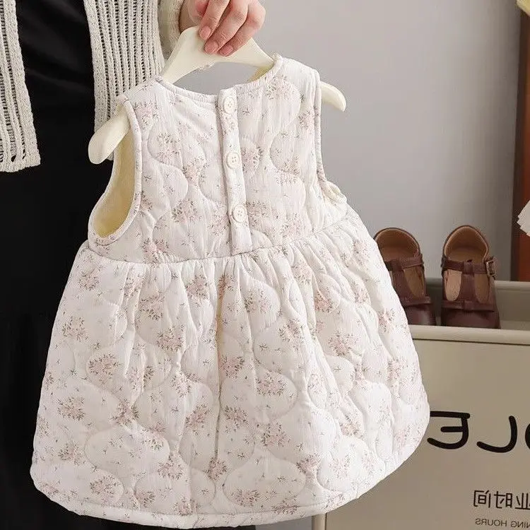 

Модная детская одежда 2026: Зимний комплект для девочек – утепленные бархатные платья с цветами, пальто и свитера