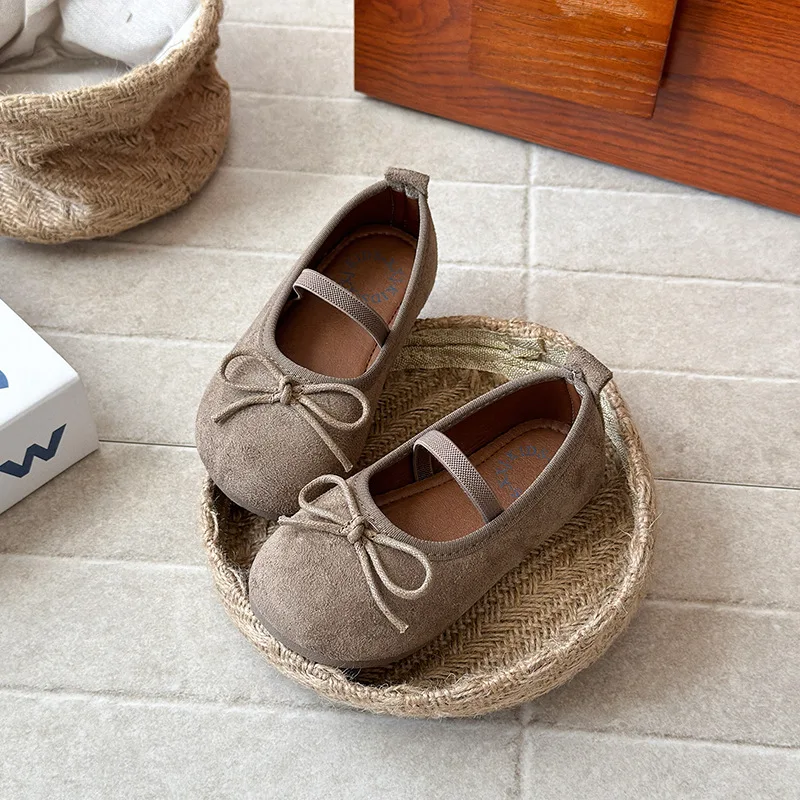 

2025 г., детская повседневная обувь для девочек, весенне-осенняя новая модная нескользящая универсальная обувь принцессы на мягкой подошве в корейском стиле