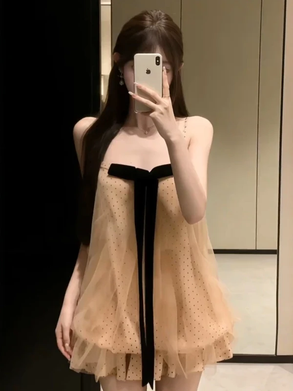 

Новое женское платье-халтер в горошек в нежном стиле, весна-лето, с эффектом стройности, пышная короткая юбка, с завязками