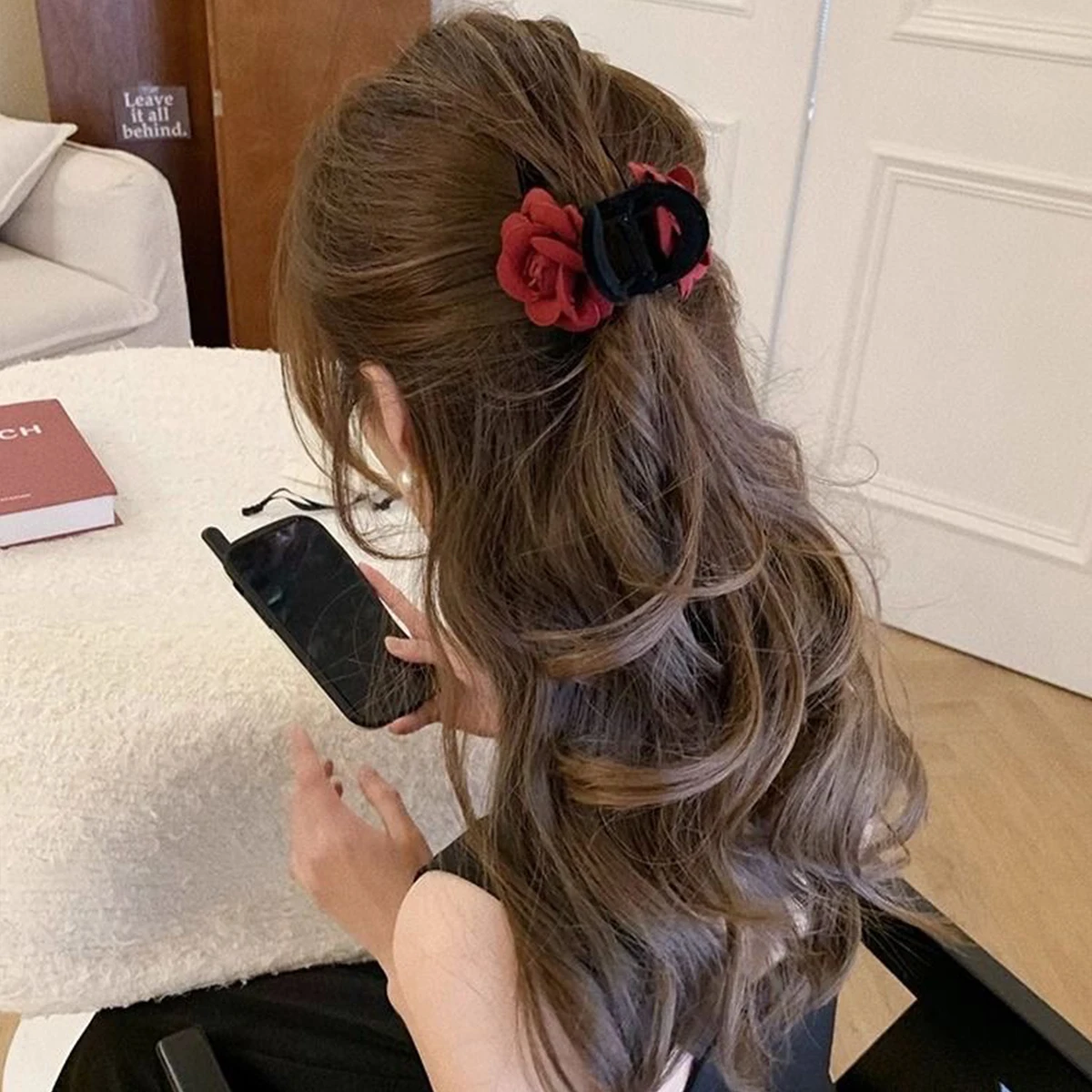 1 Stück Koreanische Elegante Rote Rosen-Haarspange, Herbst- und Winter-Vintage-Samt-Haarklammer, Geeignet für Dickes Haar, Hochwertig – Detail 3