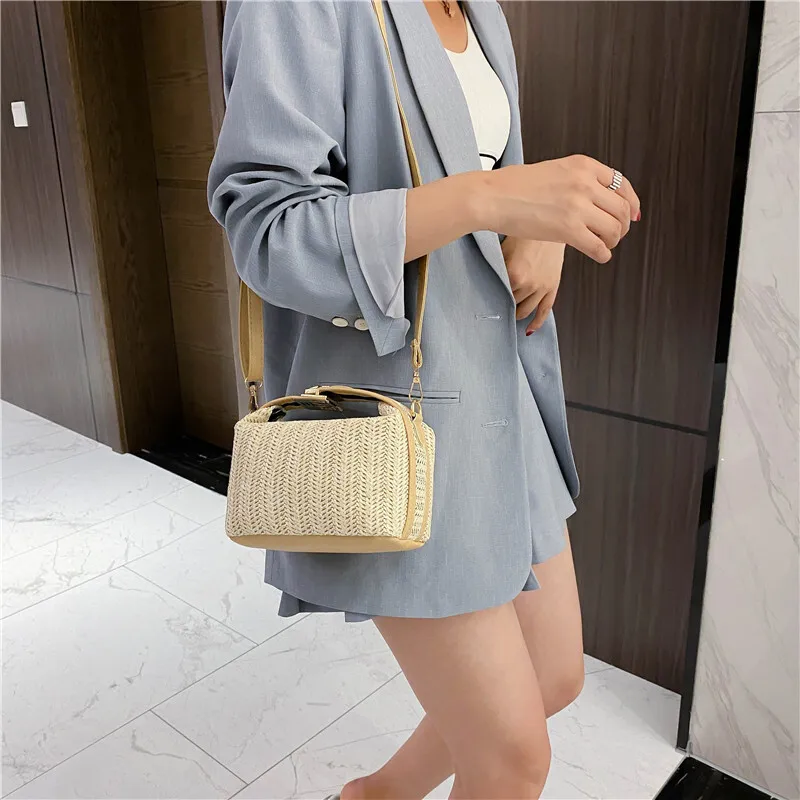 

Popular small bag for women 2025 new versatile crossbody bag, simple and fresh one shoulder woven straw handbag