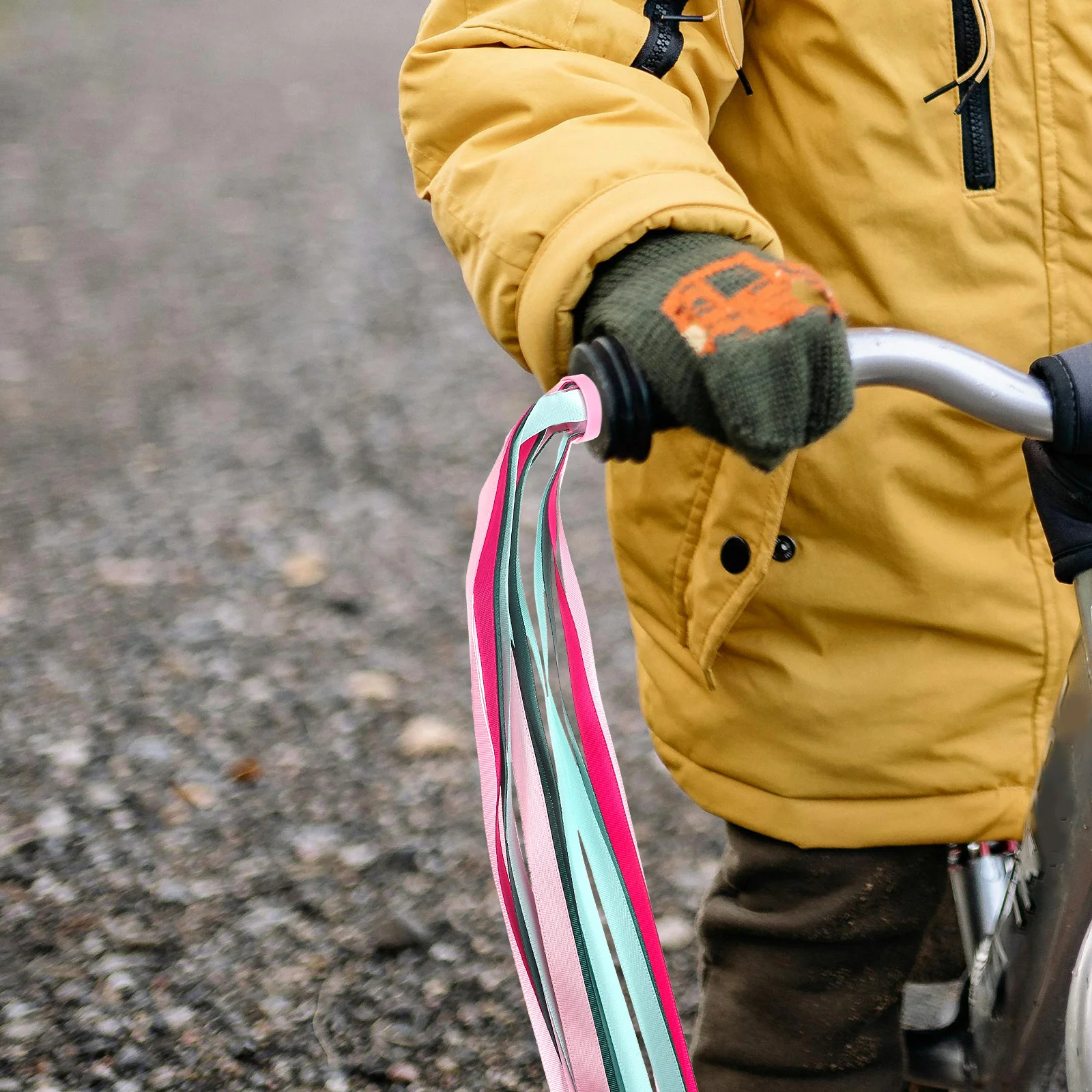 

1Pair Handlebar Streamers for Bikes Decorative Tassels Lightweight Wrinkle Free Ride with Fluttering Colorful Fun Accents