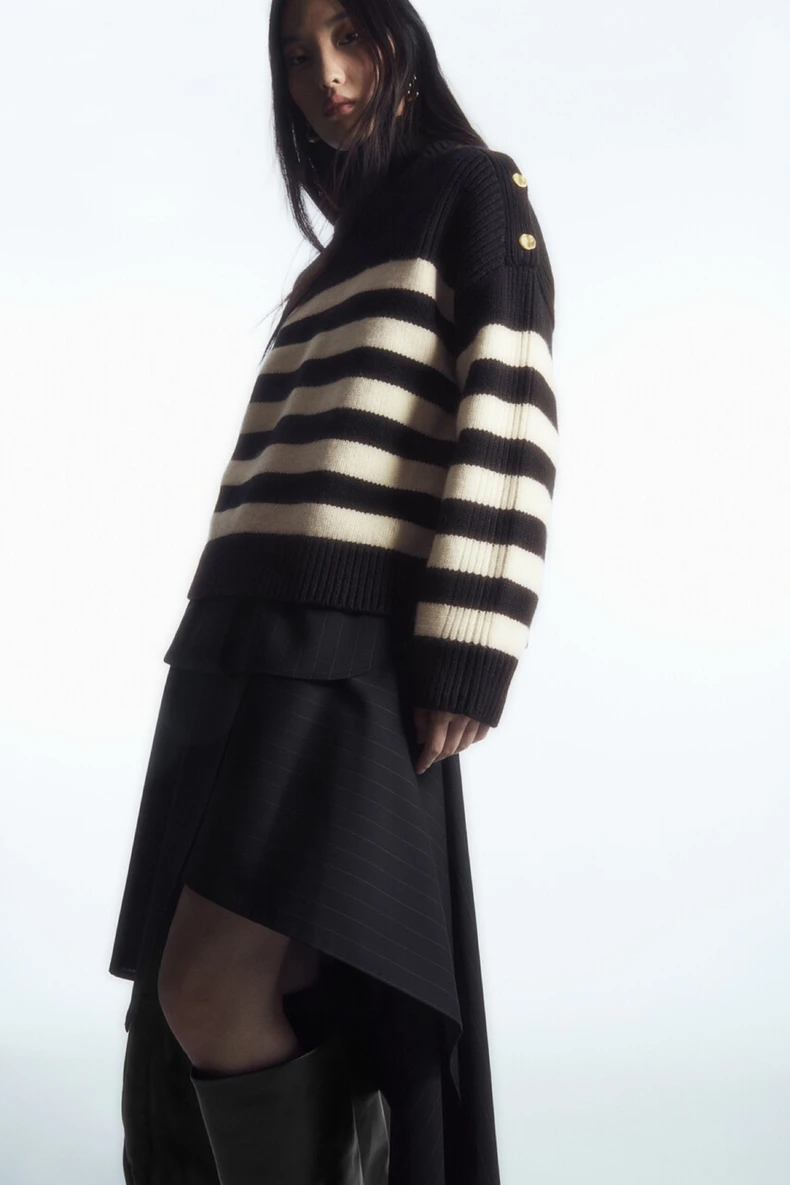 Ethereal 2023 autumn new style of Standard one-shoulder button-striped casual sweater for women