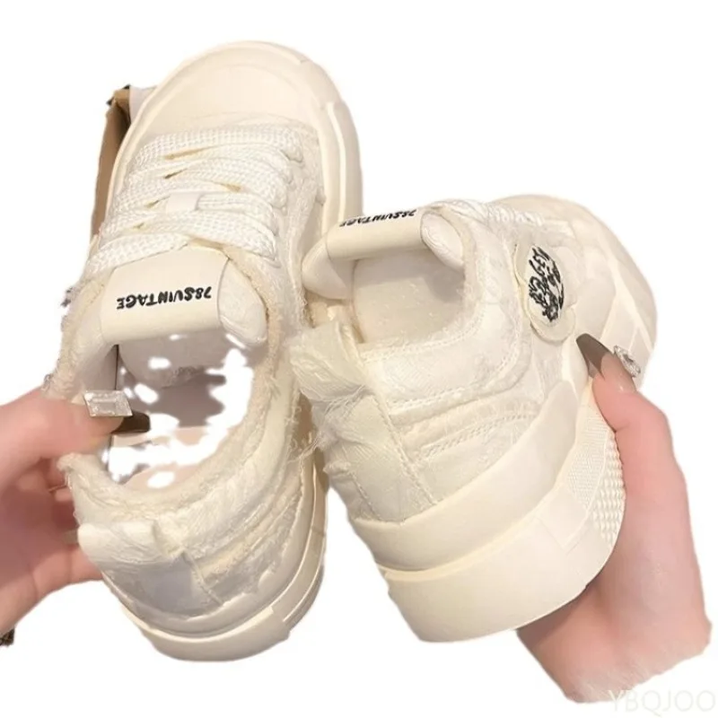 أحذية قماشية عصرية متعددة الاستخدامات للنساء ربيعية جديدة ذات نعل سميك ومقدمة مستديرة أحذية مريحة غير رسمية للنساء أحذية مسطحة بسيطة