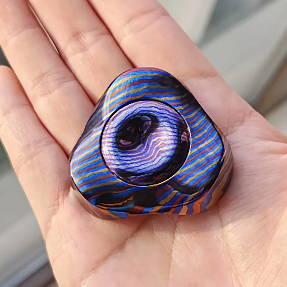 T-MAX EDC Skate Fidget Spinner Fidget Toys per adulti Spinner a tre foglie Disegni originali Gadget per alleviare l'ansia Ufficio portatile