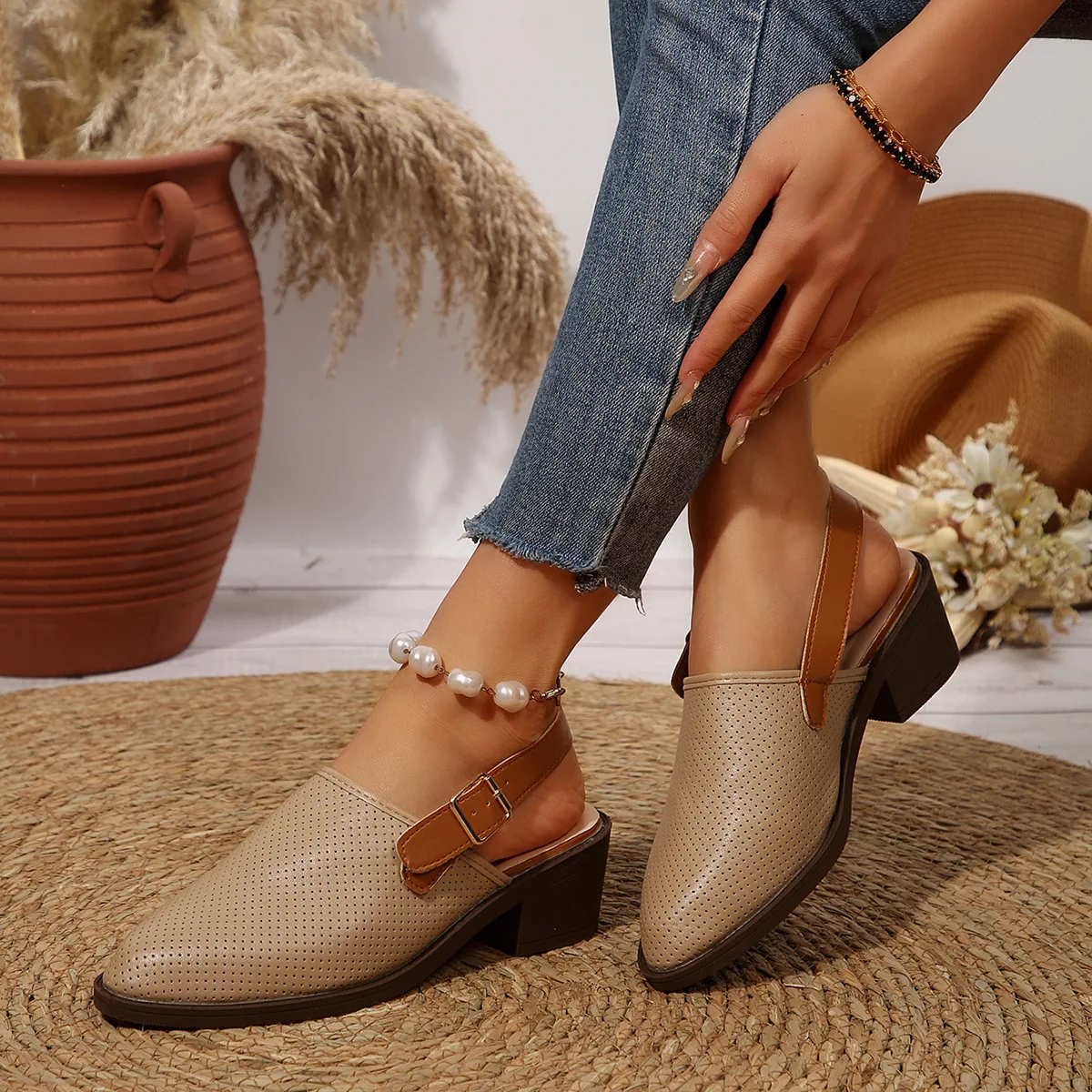 Summer New Style Chunky Heel Pointed Toe Buckle Closed-toe Sandals, Fashionable Mid-heel Shoes, Perforated Shoes, Breathable