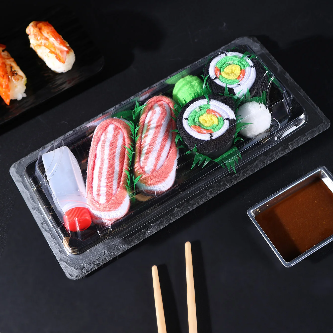 2 Paar mittelhohe Socken für Männer und Frauen, neuartige und lustige bunte Lachs-Sushi-Geschenkbox-Socken, europäische und amerikanische Mode, trendiger Stil, bequem und atmungsaktiv, Party-Casual-Neuheitsgeschenke, Valentinstag, Weihnachten, Weihnachtsmann, Herbst- und Winterstile, ganzjährige Socken, süße und lustige Socken