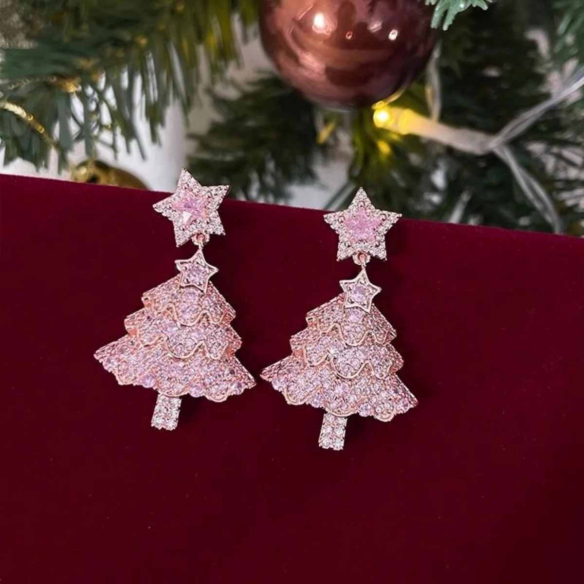 Glitzerndes, vollrosa Strass-Weihnachtsbaum-Halsketten- und Ohrring-Set für Damen, zartes, süßes Stern-Weihnachtsbaum-Schmuckset für Neujahr. – Detail 24