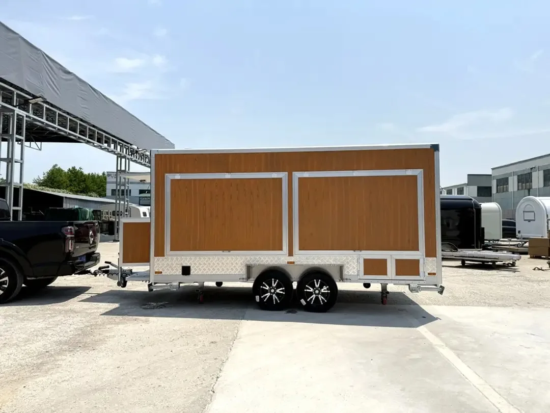 

Фудтрак для мороженого, кофе, баббл-чая, бургеров, пиццы, закусок, фастфуда. Полностью оборудованный мобильный ресторан на колесах.