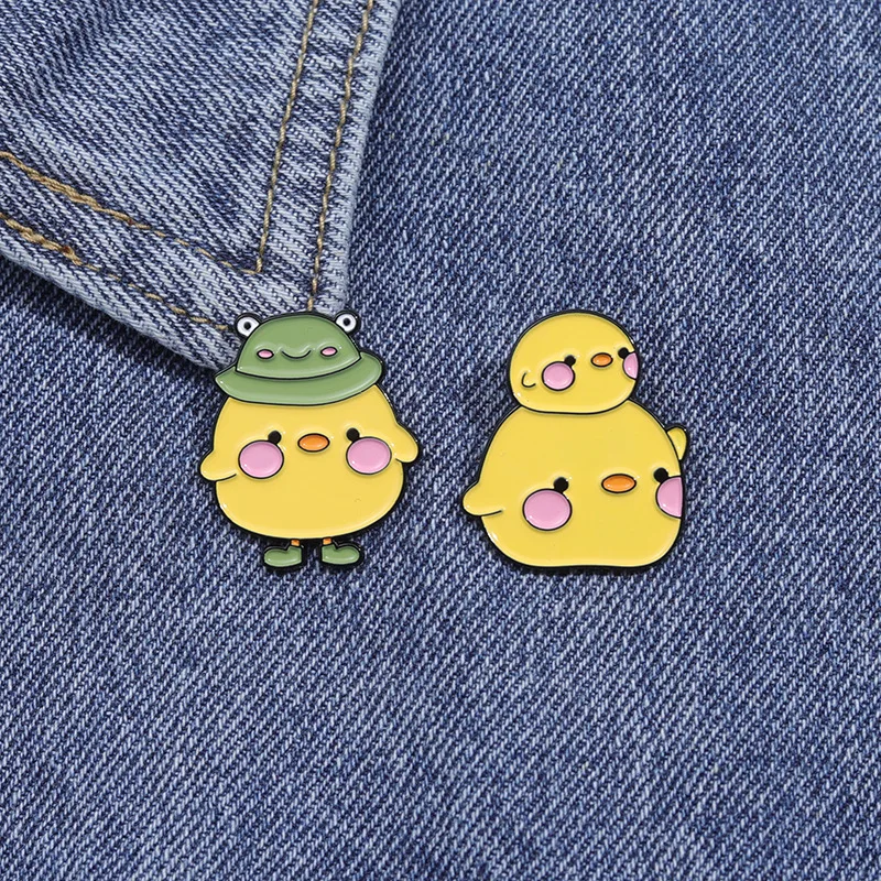 New Yellow Cute Animal Duckling Brooch Clothing Accessories Collar Pins Metal Badges Accessories Gifts Wholesale